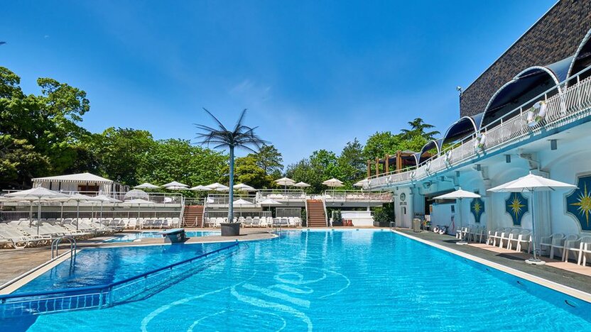 東京都内のプールおすすめ15選 テーマパークから室内の安いところ 高級ホテルのプールまで Vokka ヴォッカ