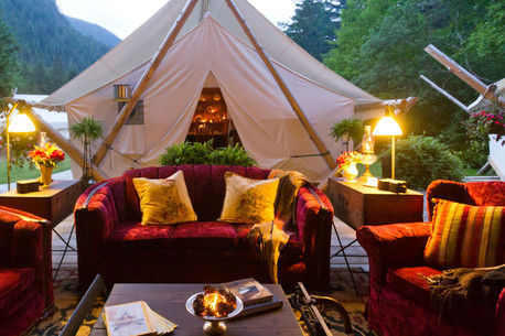 Thumb outside lounge and bistro tent1
